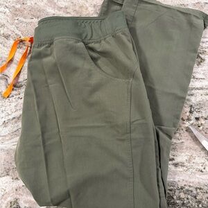 Figs Scrub Pants Women’s Tall XXL Kade Cargo in Moss